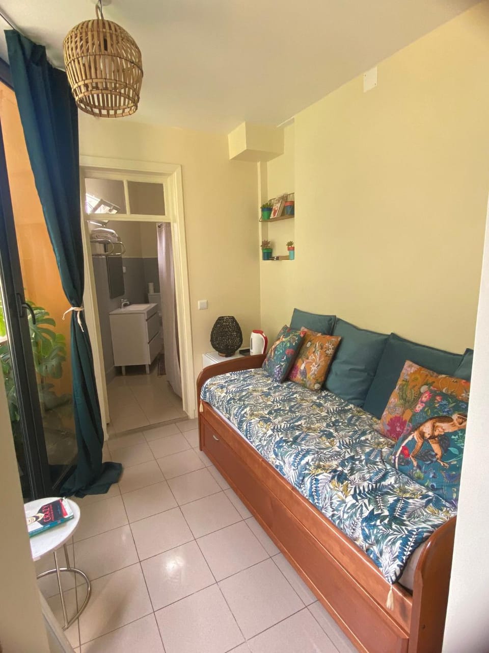 Bed, Photo of the whole room, Seating area, Bedroom