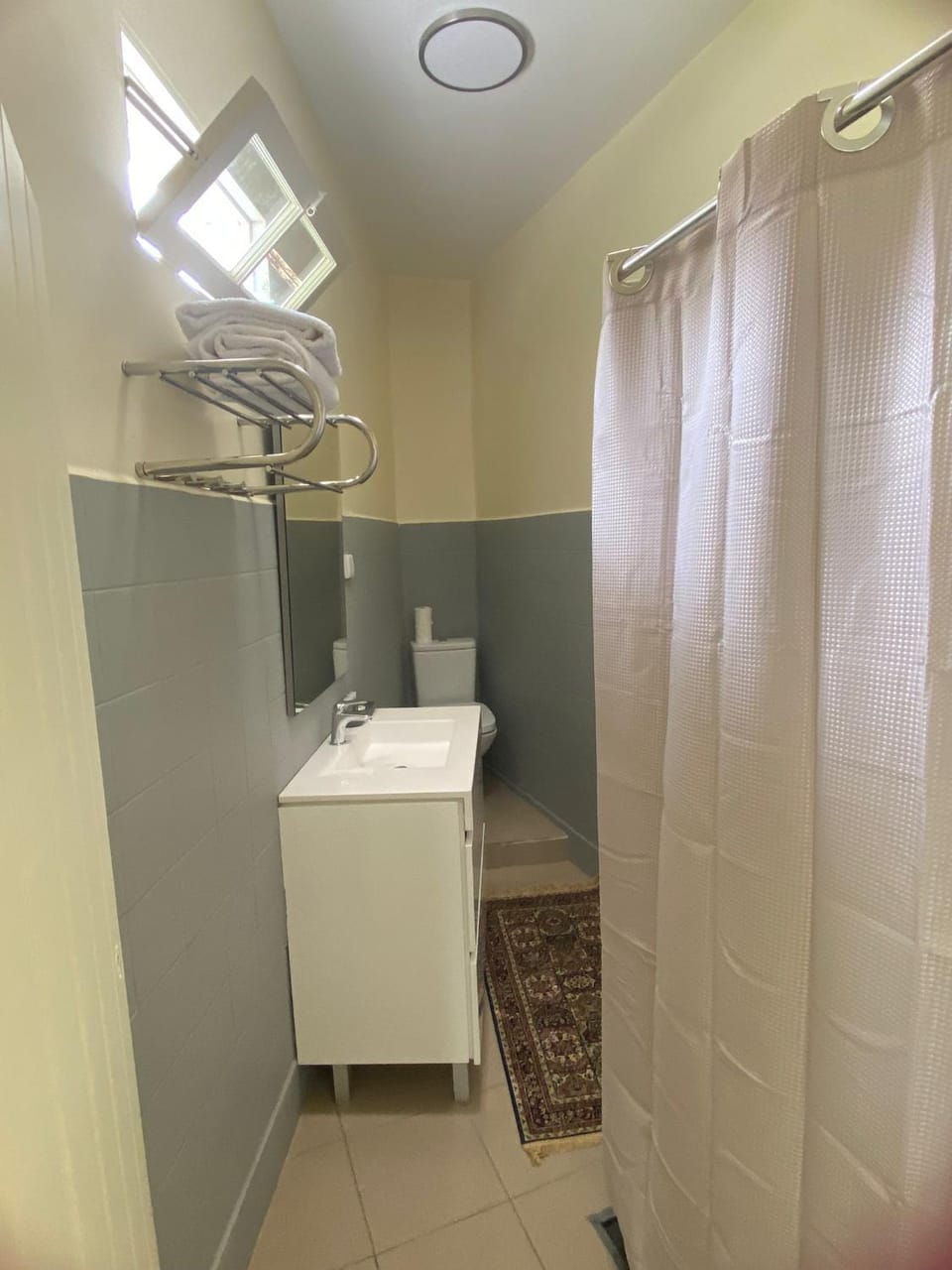 Shower, Toilet