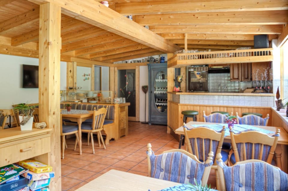 Communal lounge/ TV room, Lounge or bar, Banquet/Function facilities