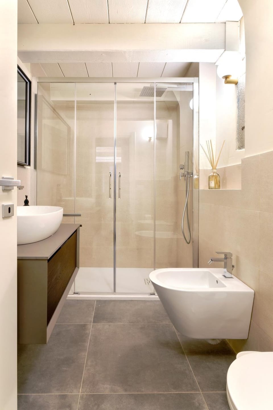 Shower, Toilet, Bathroom, Bath, bidet, hair dryier, towels