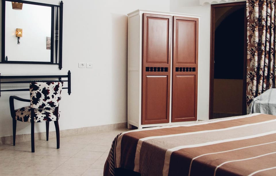 Bedroom, wardrobe