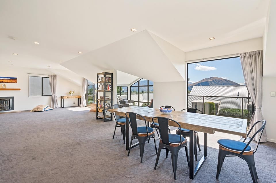 Balcony/Terrace, Living room, Dining area, Mountain view, Mountain view