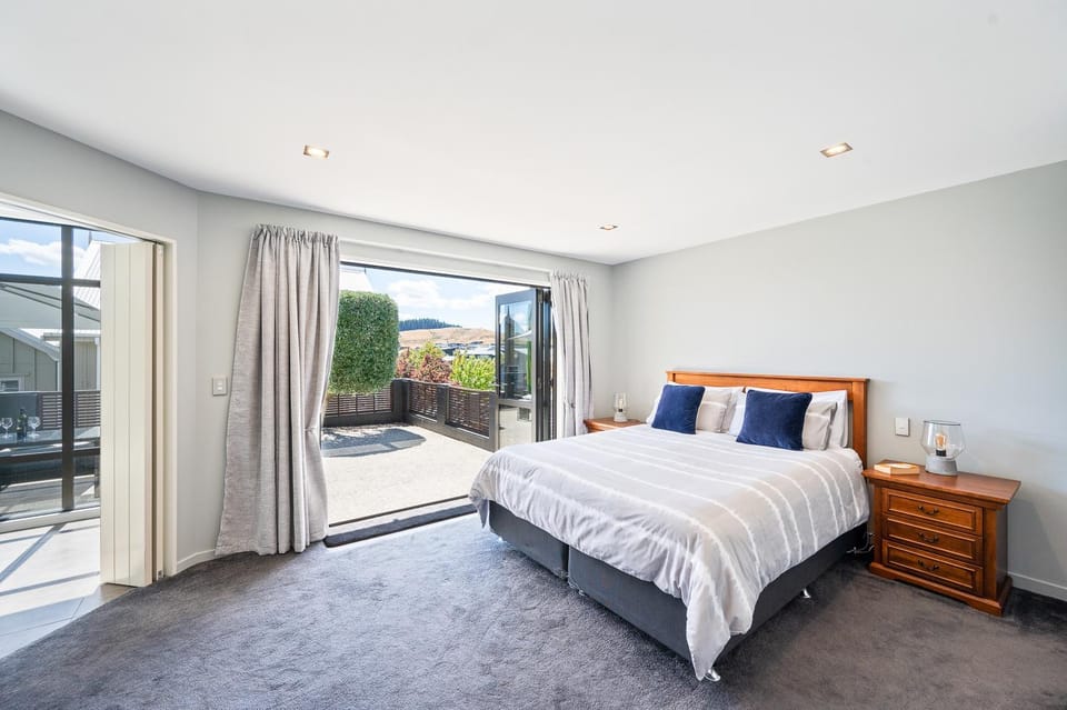Bedroom, Inner courtyard view, wardrobe