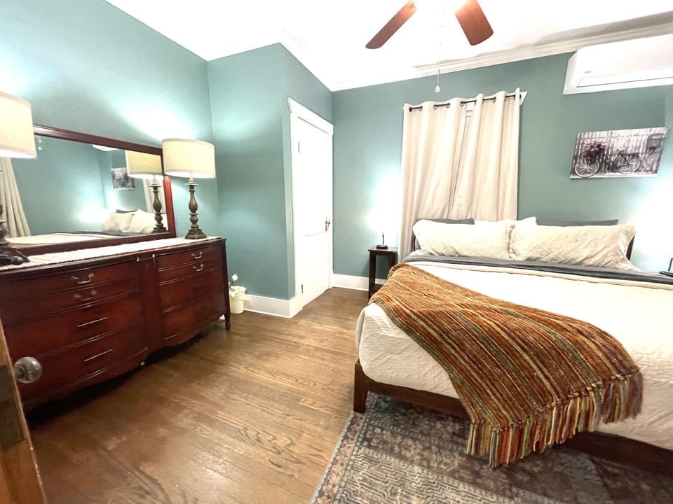 Bed, Bedroom, flat iron, wardrobe