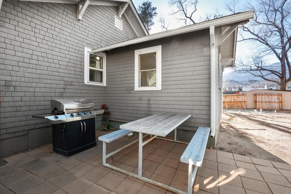 Patio, Day, BBQ facilities, View (from property/room), Dining area, Location