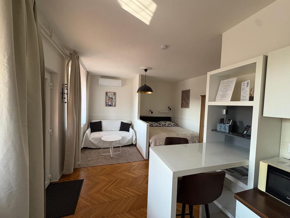 Kitchen or kitchenette, Living room, Bedroom