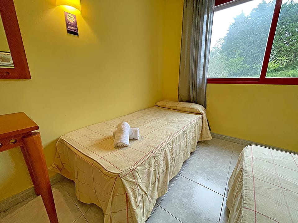 Restaurant/places to eat, Bed, Activities, Photo of the whole room, Beach, Hiking, Bedroom, Sea view, Swimming pool, Breakfast, group of guests, group of guests, Family, Family, Parking, heating, internet, internet, pet friendly