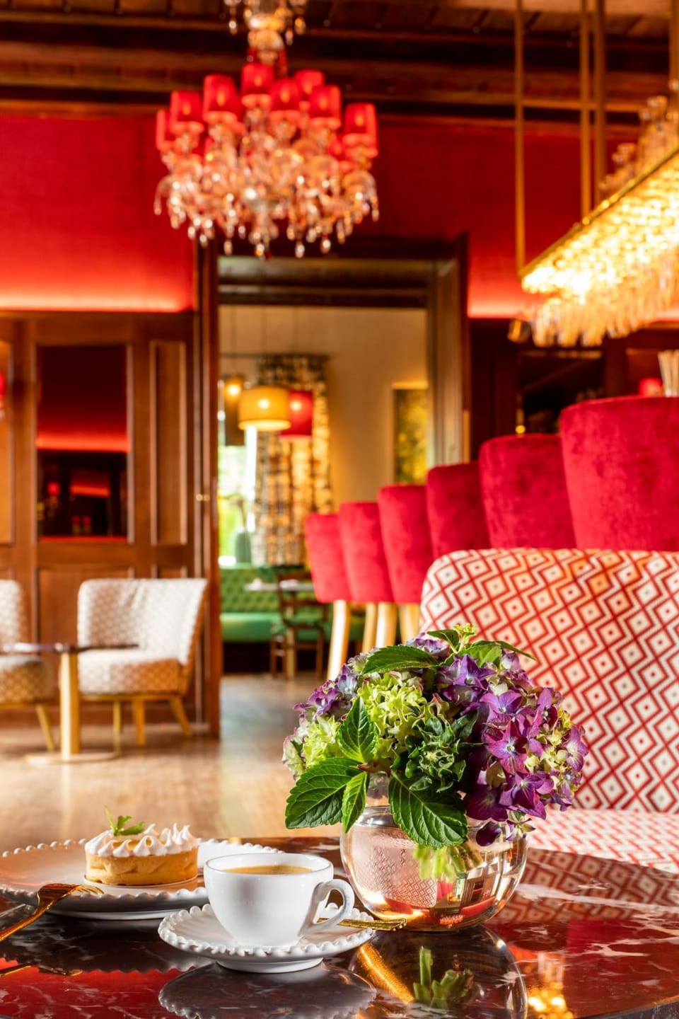 Restaurant/places to eat, Lounge or bar