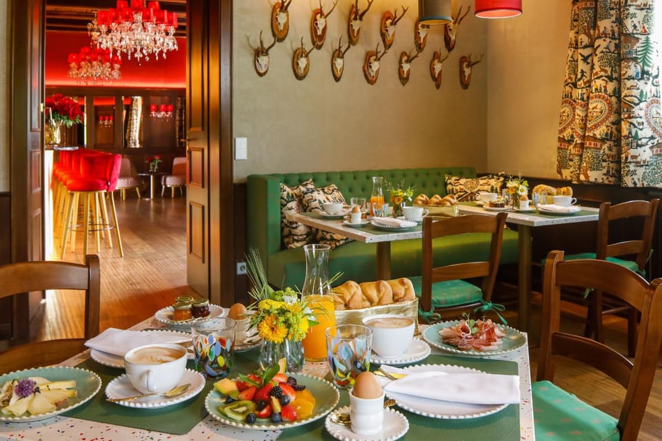 Restaurant/places to eat, Dining area, Breakfast