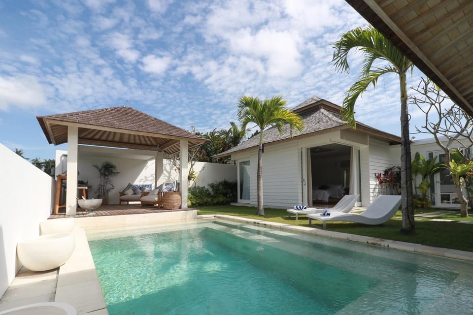 Property building, BBQ facilities, Garden, Garden view, Pool view, Swimming pool, Swimming pool, sunbed