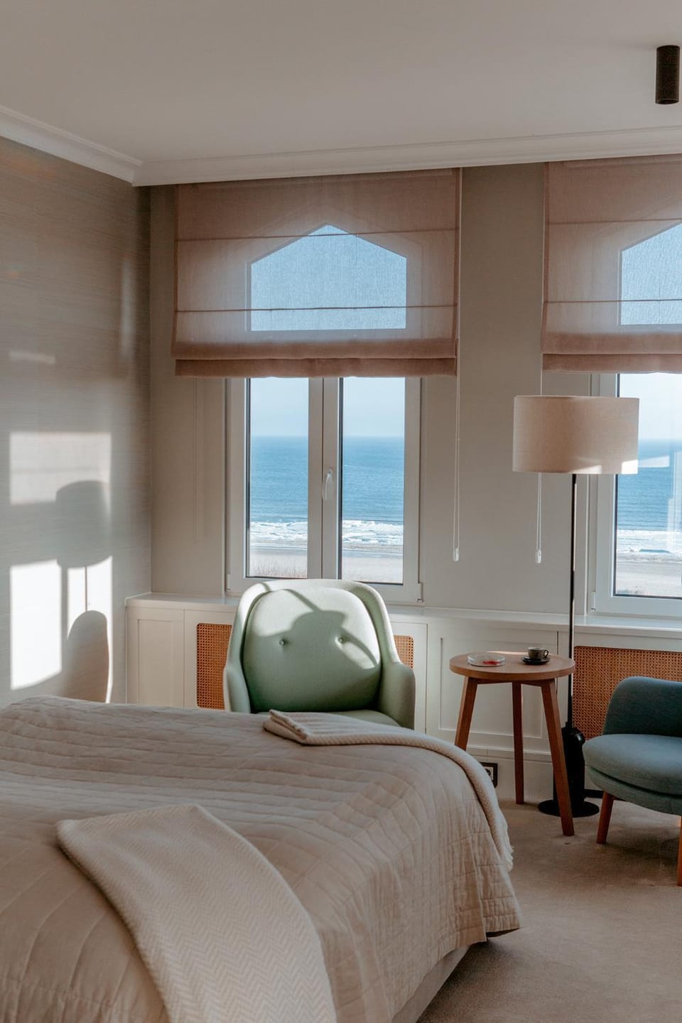 Bed, Photo of the whole room, Seating area