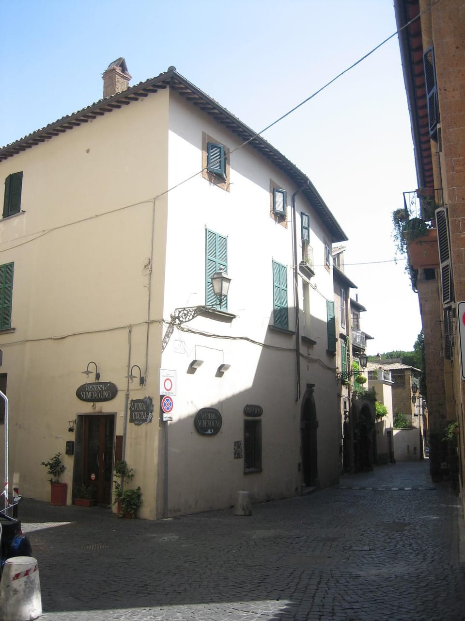Facade/entrance