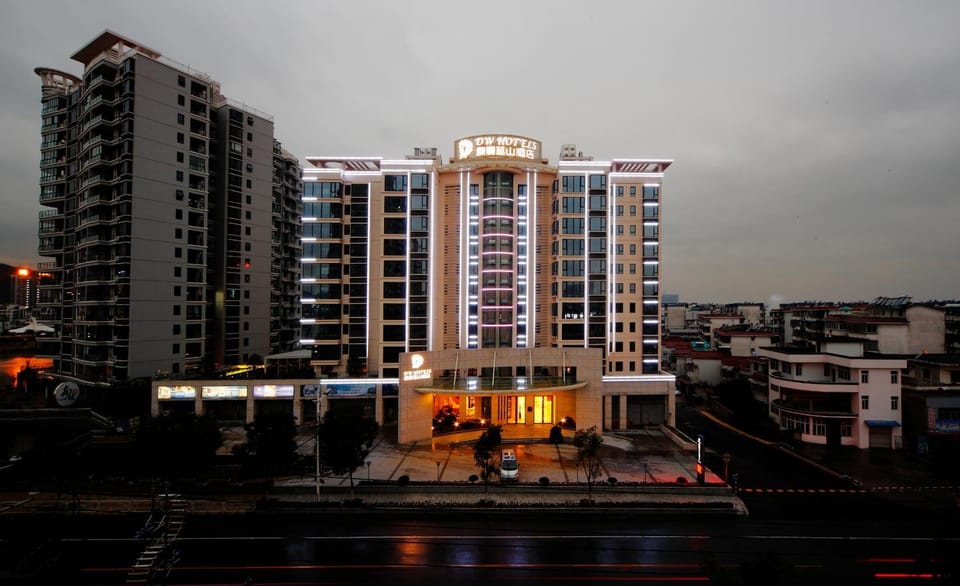 Facade/entrance, Bird's eye view