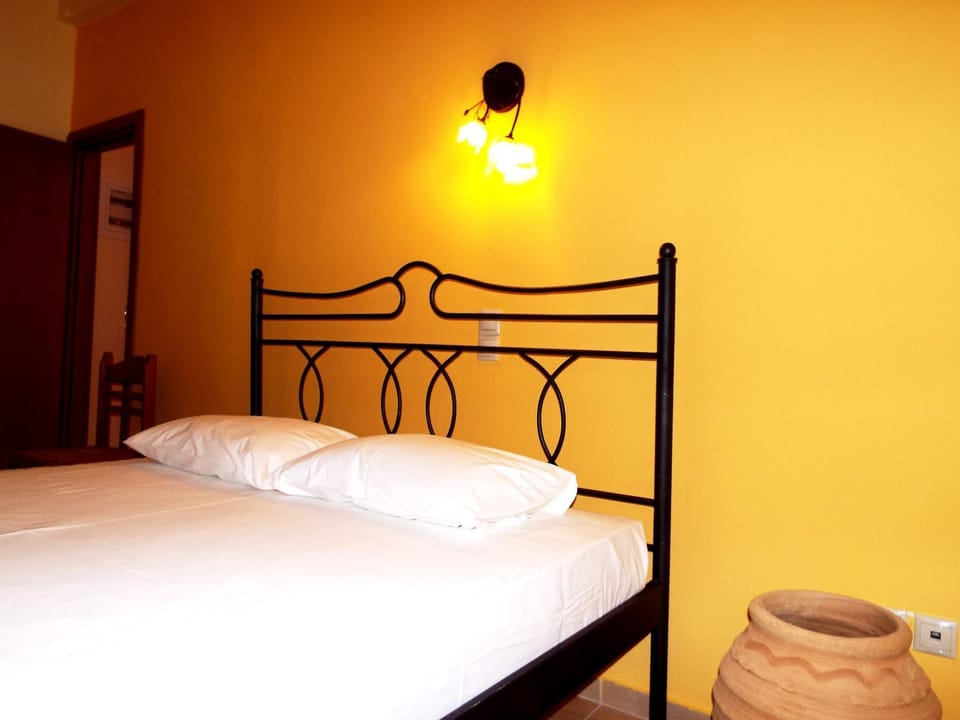 Night, Summer, Photo of the whole room, Bedroom, On site, bunk bed