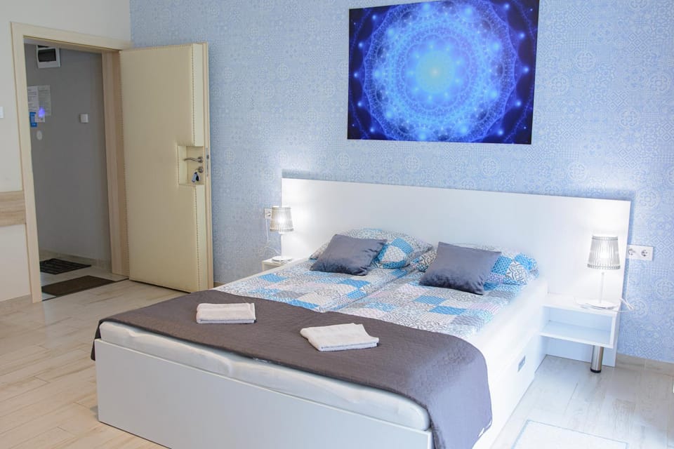 Bed, Photo of the whole room, soundproof