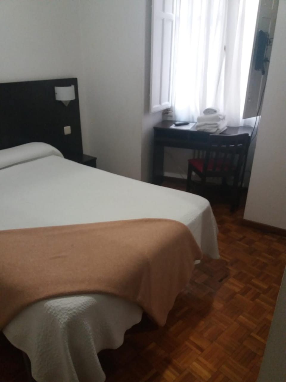 Shower, Bed, Bathroom, towels