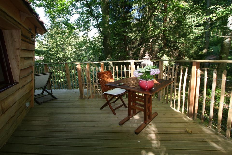 B&B La Cabane du Bois Dormant Bed and Breakfast in Wallonia, Belgium