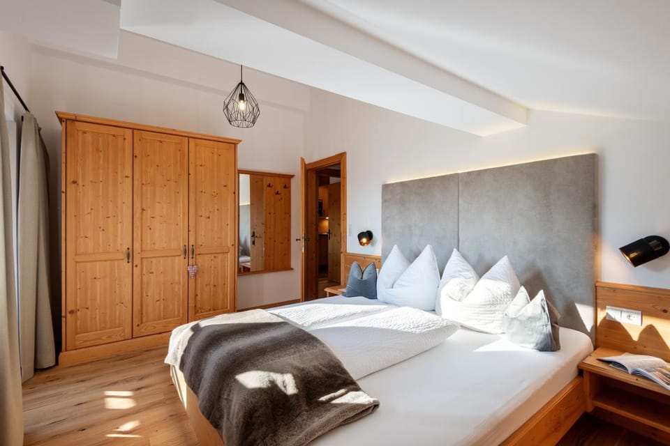 Bed, Photo of the whole room, wardrobe