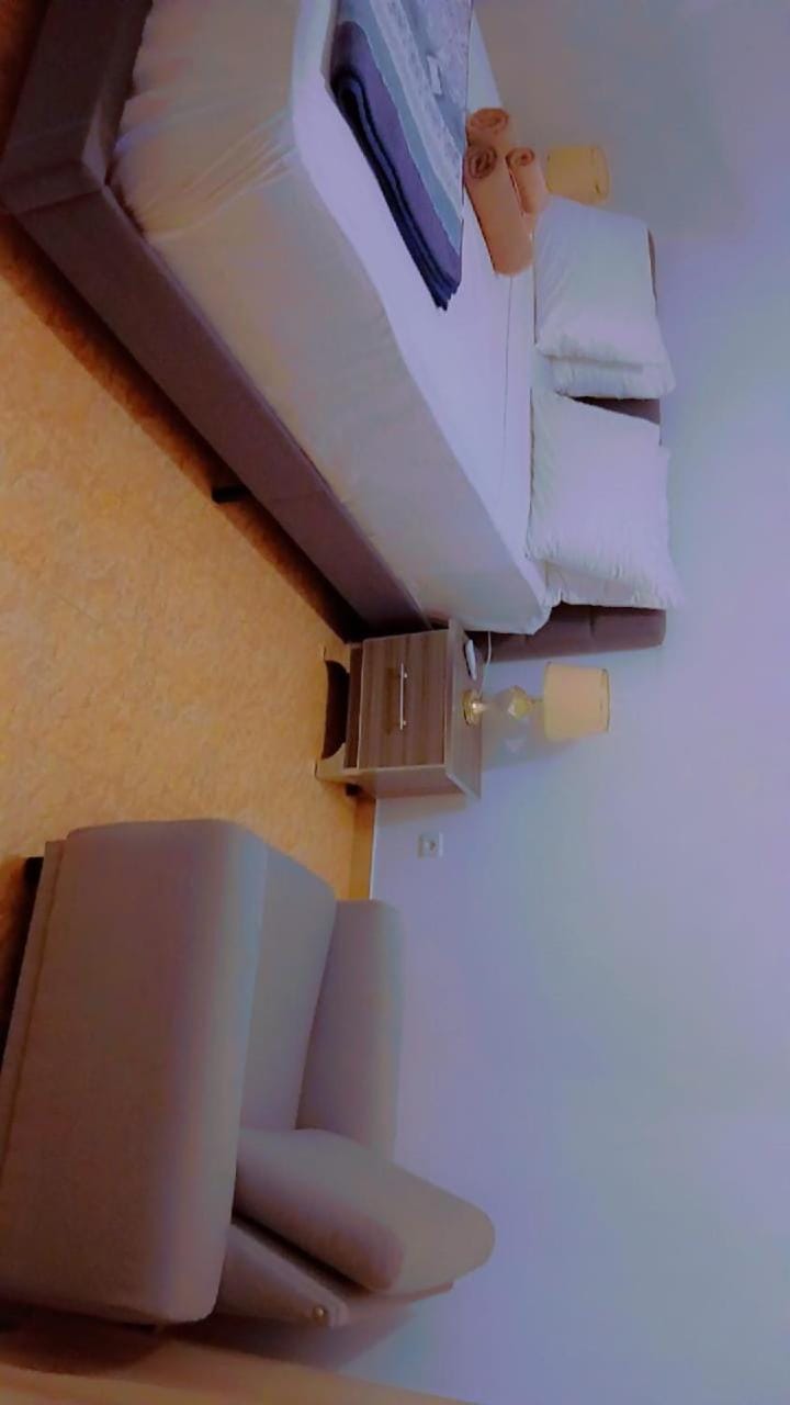Bed, Living room