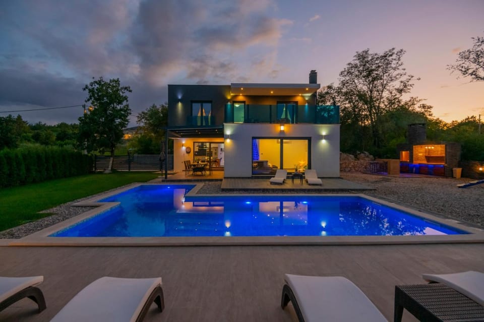 Property building, Patio, Night, Garden, Garden view, Pool view, Swimming pool, sunbed