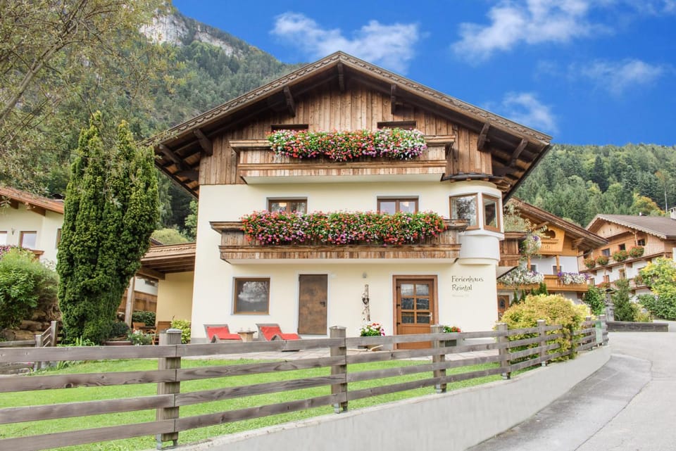 Facade/entrance, Property logo or sign, Winter, Summer, BBQ facilities, Children play ground, Balcony/Terrace, Evening entertainment, Garden view