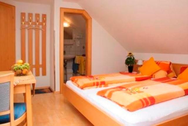 Shower, Toilet, Bed, Bathroom, TV and multimedia, Decorative detail, Dining area, Bedroom, Mountain view