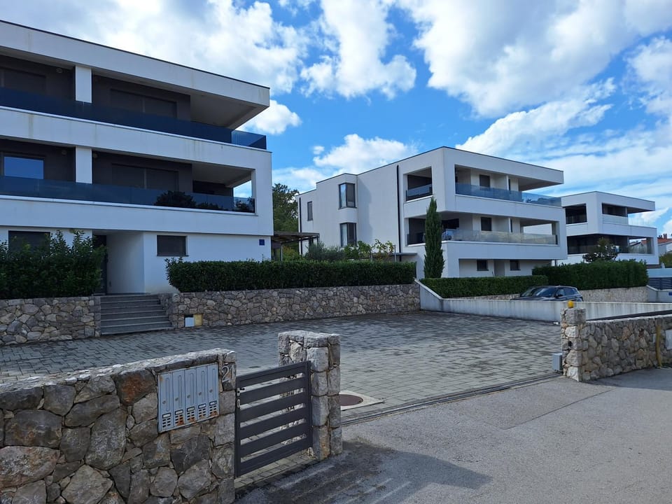 Apartment White Apartment in Primorje-Gorski Kotar County