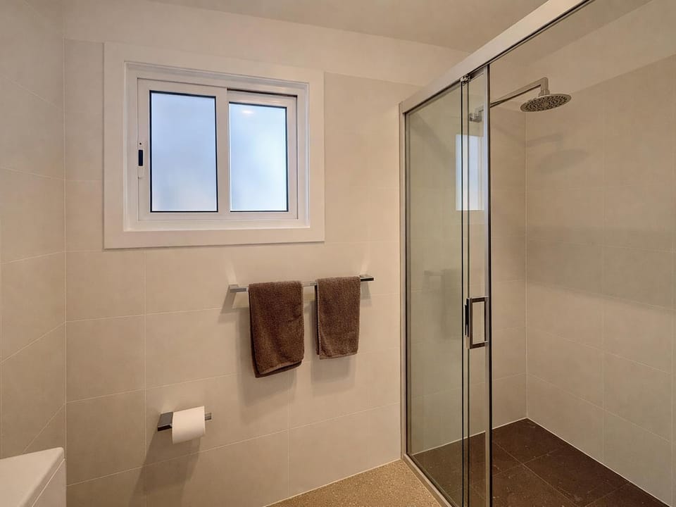 Shower, Bathroom, towels