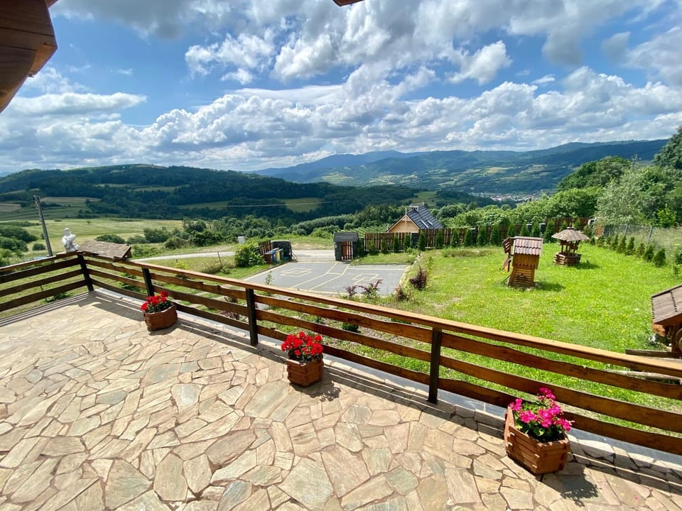 Spring, Day, Neighbourhood, Natural landscape, Garden, Garden view, Mountain view