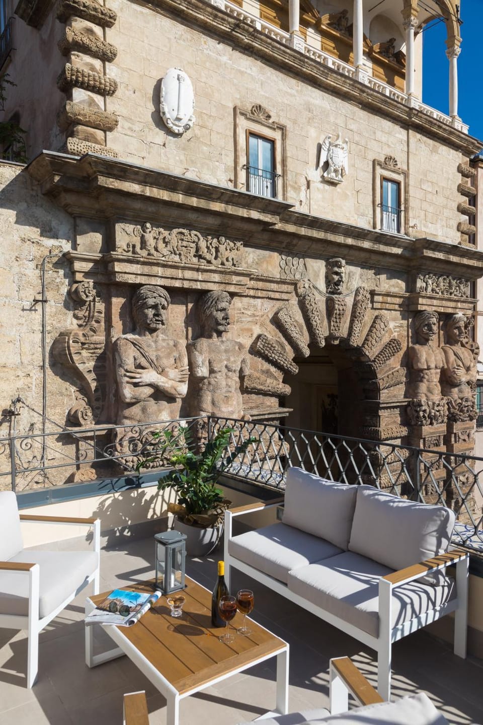 Balcony/Terrace, Decorative detail, City view, Landmark view