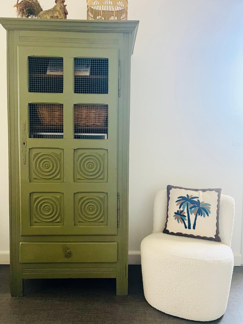 Communal lounge/ TV room, TV and multimedia, Living room, Seating area, wardrobe