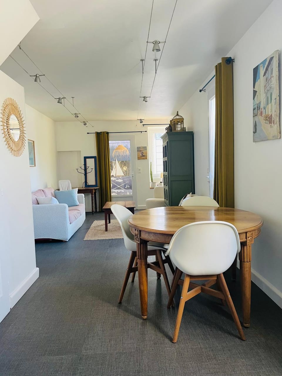 Communal lounge/ TV room, TV and multimedia, Living room, Seating area, Dining area
