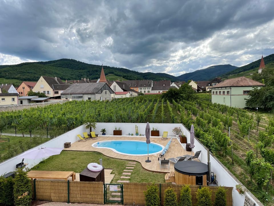 Hot Tub, Pool view