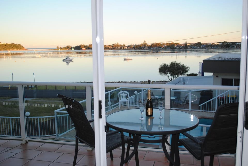 Balcony/Terrace, Lake view