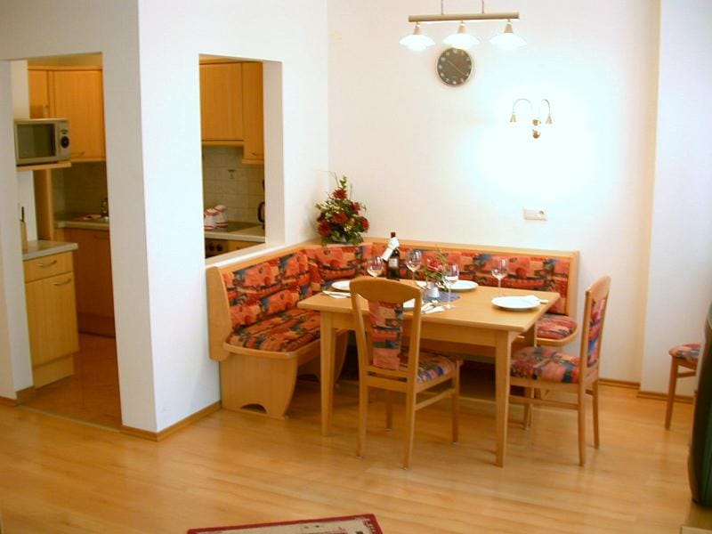 Kitchen or kitchenette, Seating area, Dining area