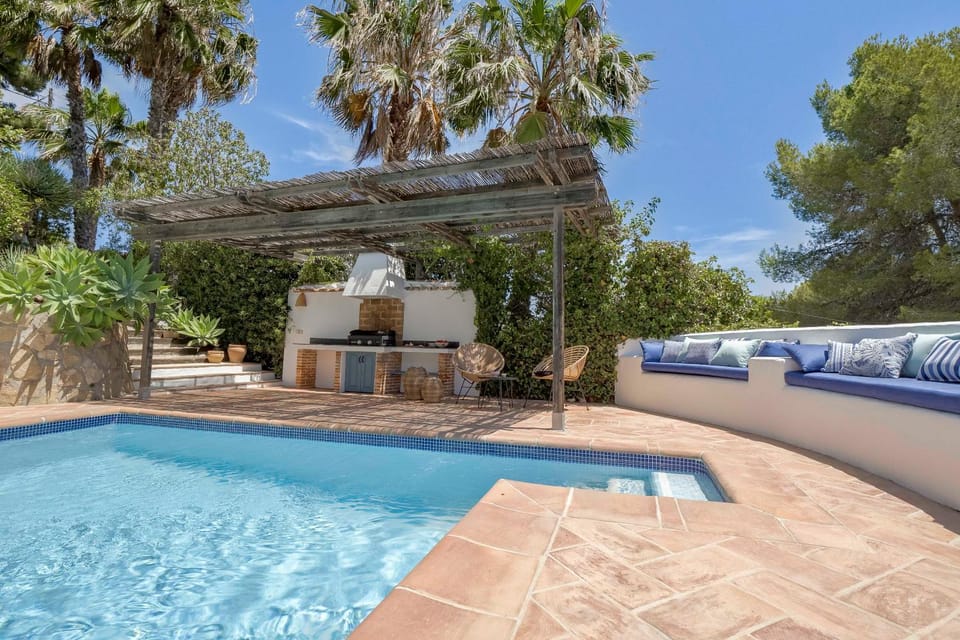 Patio, Day, BBQ facilities, Garden, Seating area, Garden view, Pool view, Swimming pool, internet