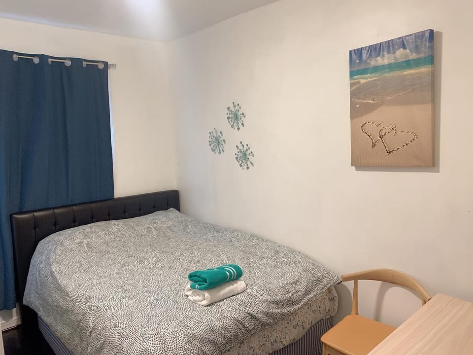 Cozy Rowhouse Next JHH Vacation rental in Baltimore