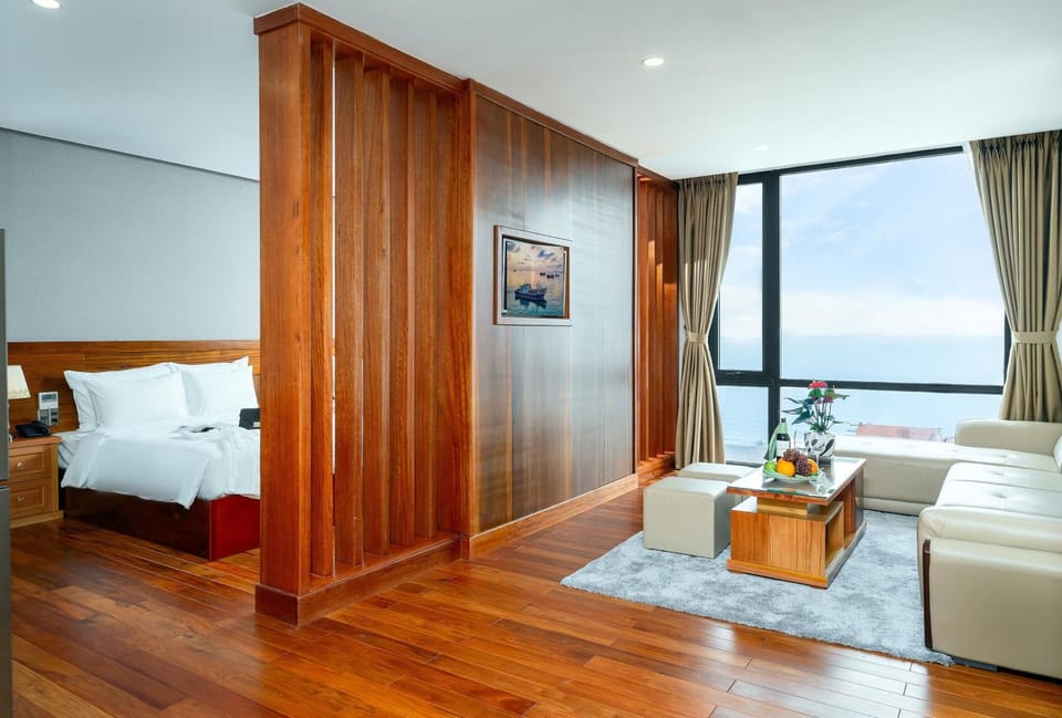 Natural landscape, View (from property/room), Living room, Photo of the whole room, Decorative detail, Seating area, Dining area, Bedroom, Food, Sea view, Drinks, Alcoholic drinks, Family