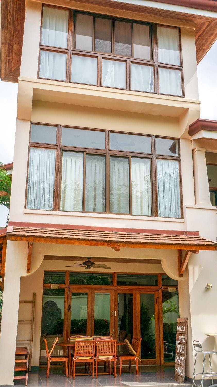 Facade/entrance