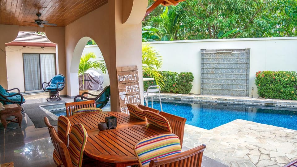 Balcony/Terrace, Dining area, Swimming pool