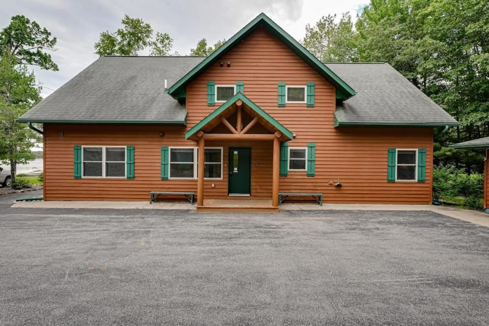 Island View I House in Wisconsin