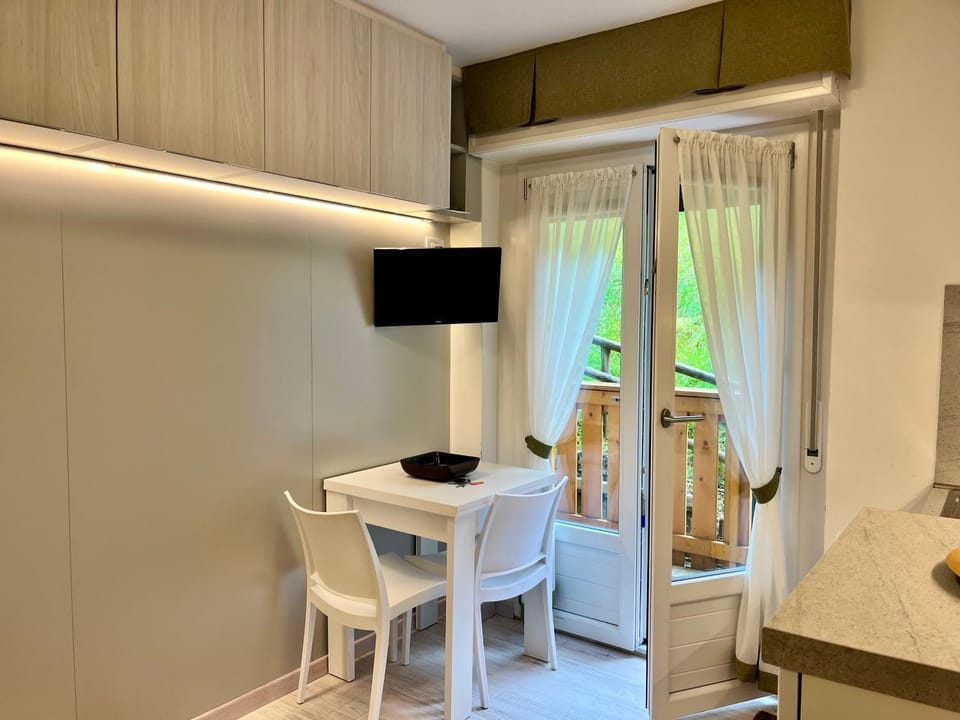 Dining area, Lunch