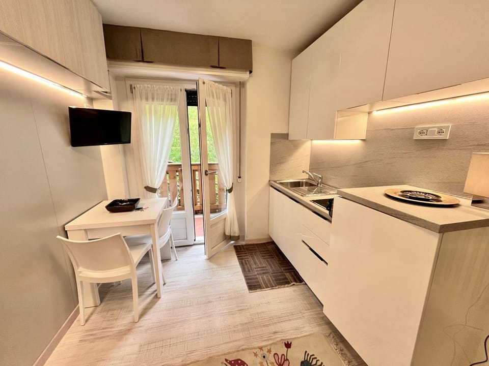 Living room, Lunch, kitchen