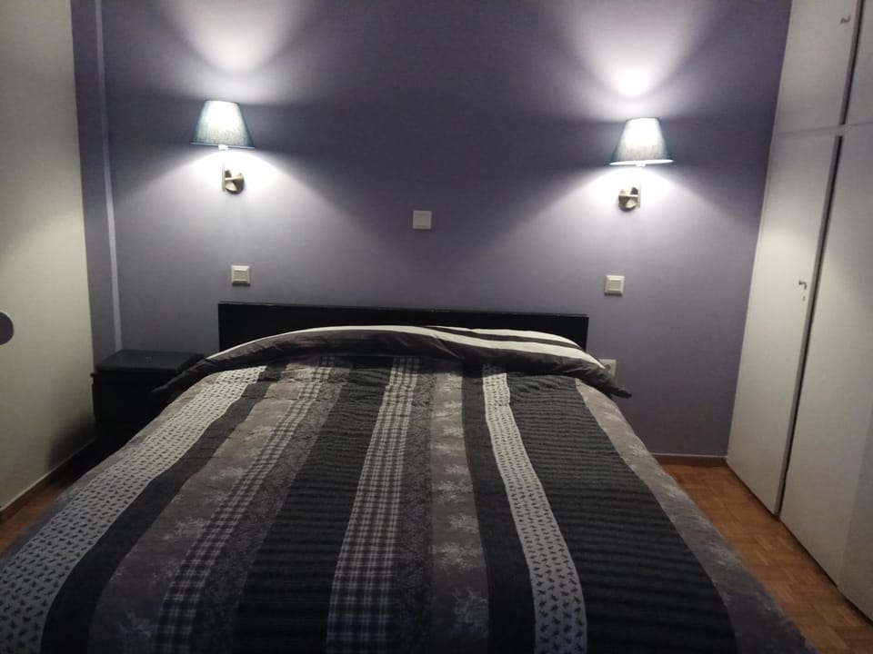 Bed, Night, Winter, Bedroom, Autumn, On site, Seasons
