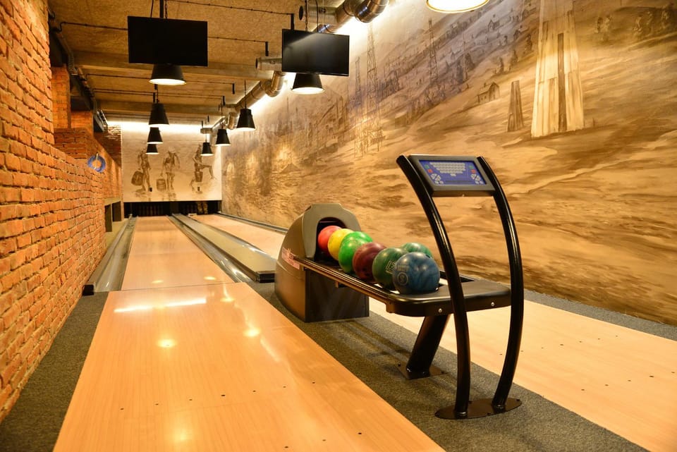 Bowling, Darts, Nightclub / DJ, Evening entertainment, Entertainment