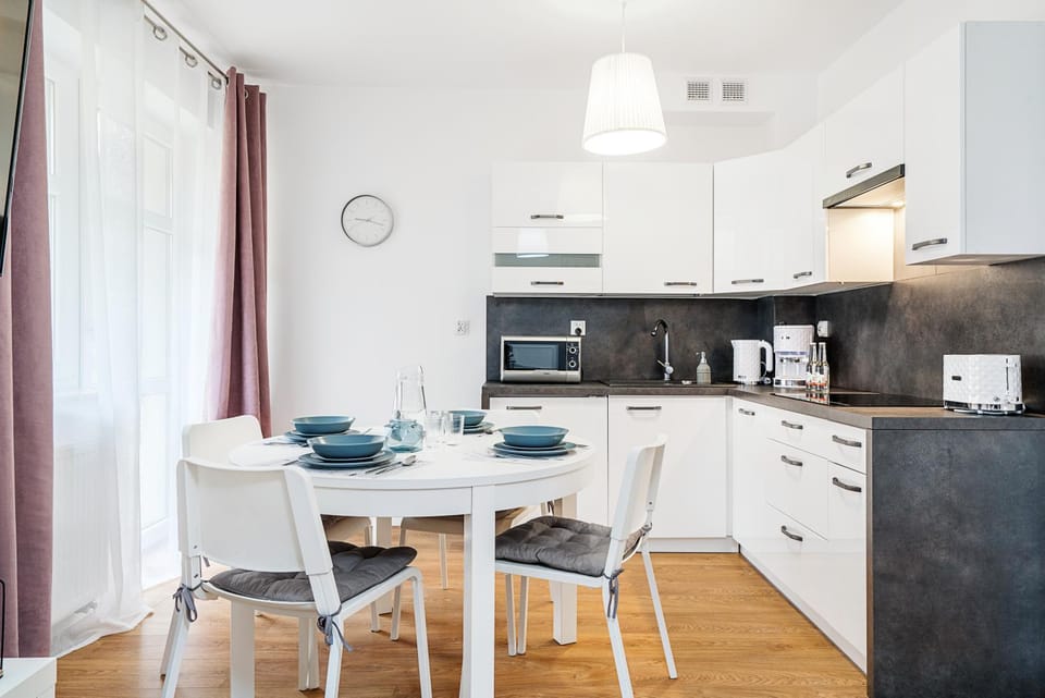 Coffee/tea facilities, Kitchen or kitchenette, Dining area, minibar, stove