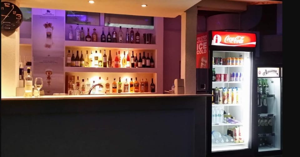 Property building, Swimming pool, Drinks, Alcoholic drinks