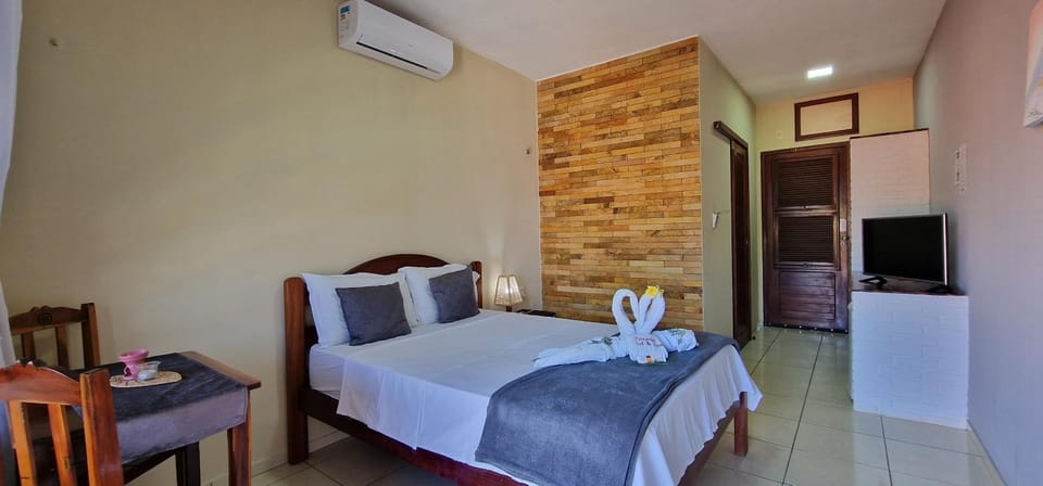Bed, TV and multimedia, Photo of the whole room, Bedroom, air conditioner