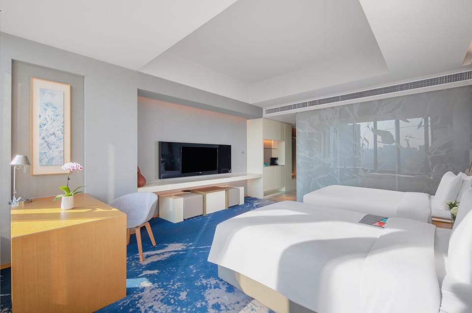 Bed, TV and multimedia, Photo of the whole room