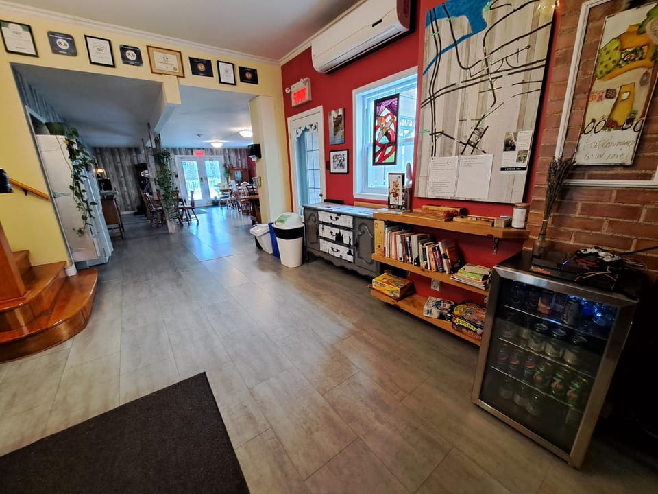 Communal lounge/ TV room, Library